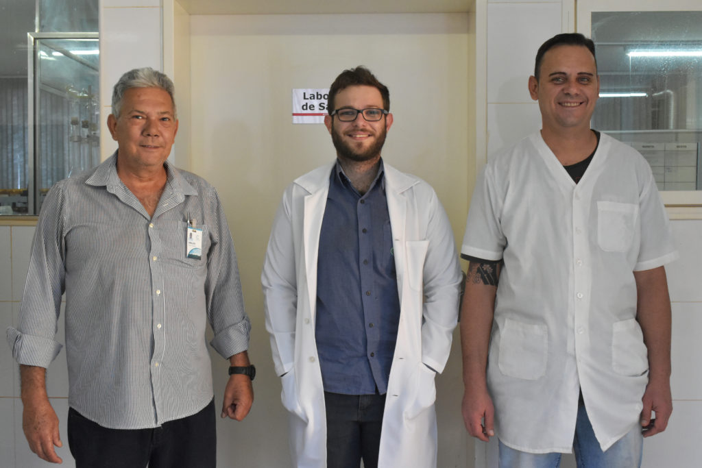 Amauri Aparecido da Costa -  Assistente Técnico,  Lucas Guidugli Teodoro -  Encarregado Laboratório de Sacarose e Fernando Sauli - Auxiliar de Serviços Gerais.